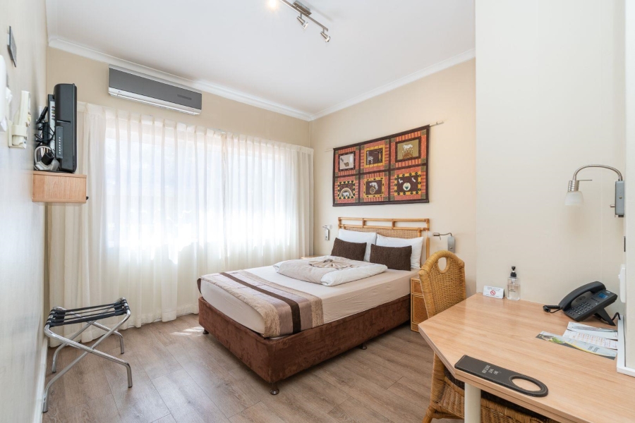 6 Bedroom Property for Sale in Milnerton Western Cape